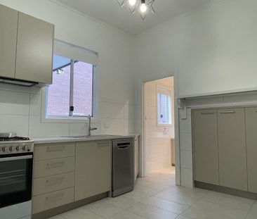 Renovated Four Bedroom Home with a Generous Rear Garden - Photo 5