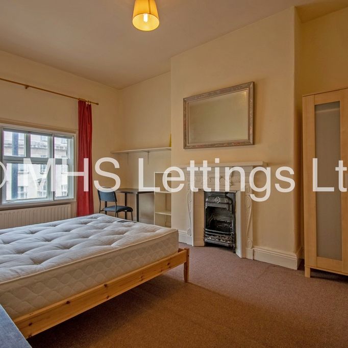 3 Bedroom Flat for rent in Woodhouse Lane - Photo 1