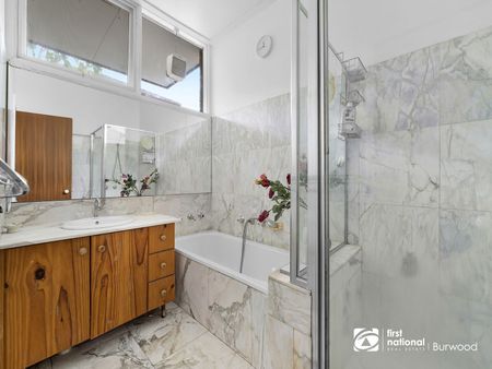 6 bedroom Single Level House at the heart of Glen Waverley - Photo 5