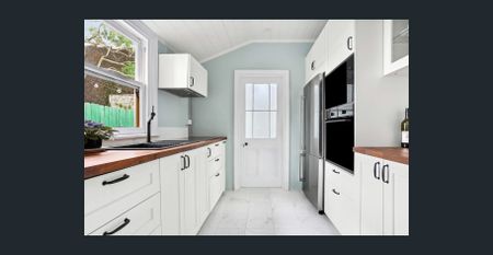 Terrace in desirable position with private courtyard - Photo 3