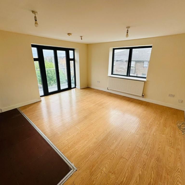 3 bedroom flat to rent - Photo 1