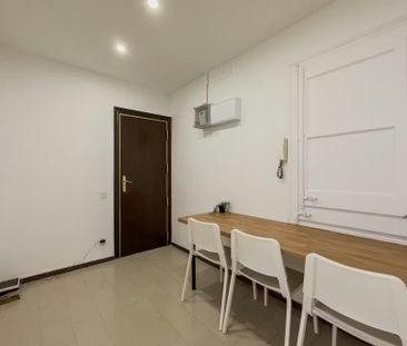 Carrer d'Occident, L'Hospitalet de Llobregat, Catalonia 08903 - Photo 2