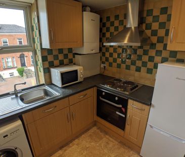 2 bedroom flat to rent - Photo 2