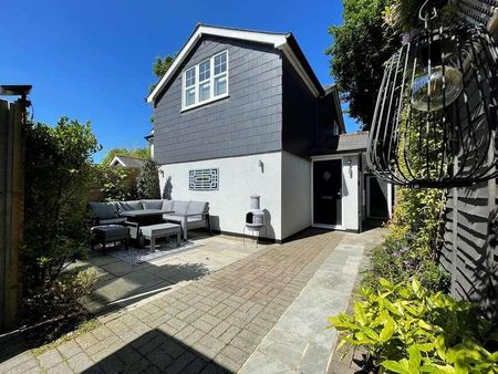 Barnway, Englefield Green, Egham, TW20 - Photo 5