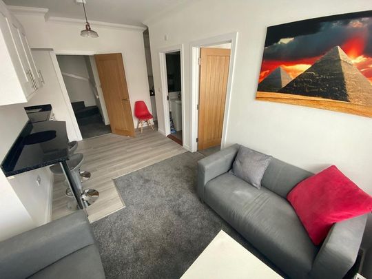 3 bedroom flat to rent - Photo 1