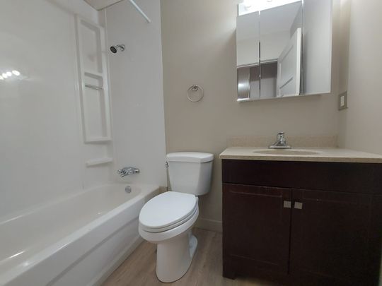 Beautiful 2 Bedroom Unit in Parkvale!! - Photo 1