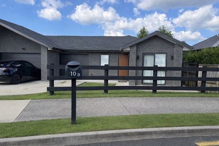 Brilliant 2 YEARS new house-minor dwelling - Photo 4