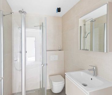 Luminous 2.5-room apartment with balcony - Photo 1