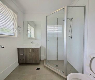 âStay Cool with Air Conditioning, Solar Power & Ceiling Fans | Ca... - Photo 4