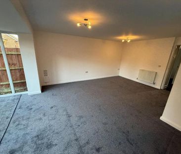 4 bedroom semi-detached house to rent - Photo 5