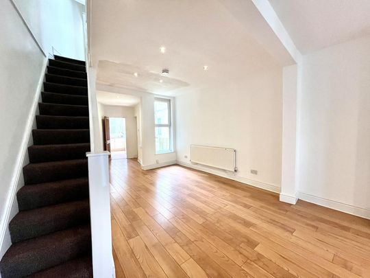 3 bedroom terraced house to rent - Photo 1