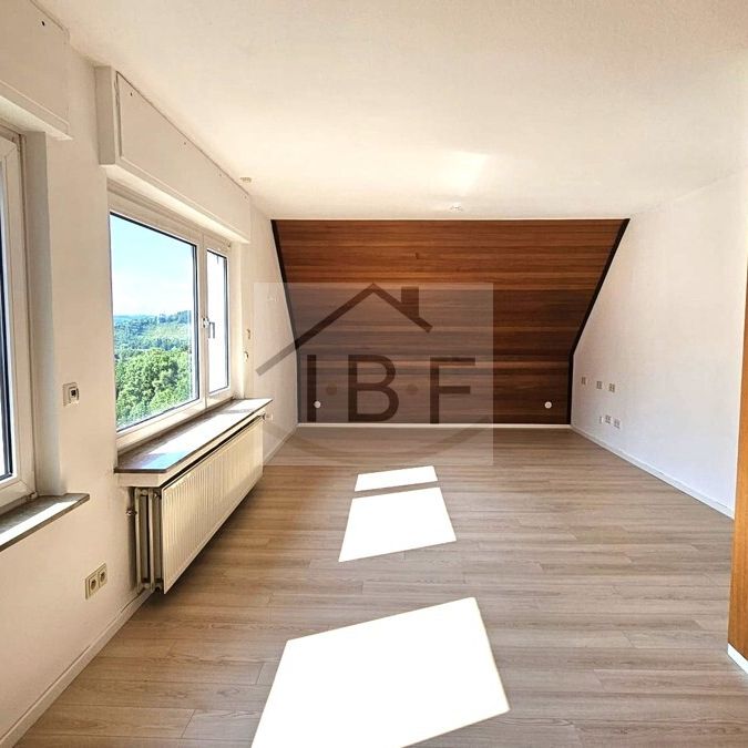 Gepflegte Dachgeschosswohnung mit Balkon in Kreuztal - Foto 1