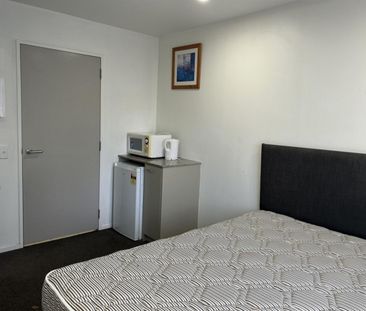 Room 5, 30/31 Poulson Street, Addington - Photo 2
