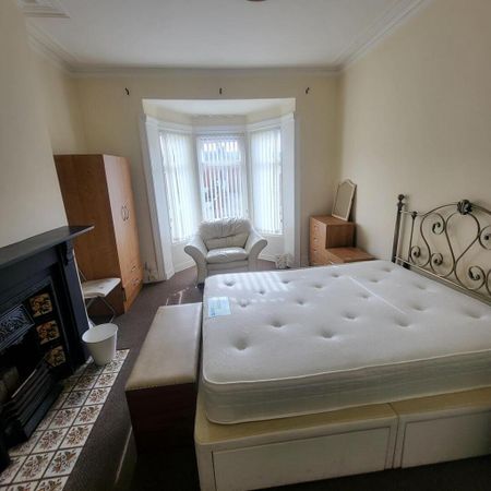 3 bedroom flat to rent - Photo 3