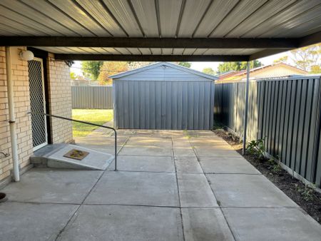 Neat and Tidy 3 Bedroom Home - Photo 2