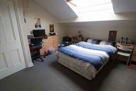 7 Bed - Woodsley Road, Hyde Park, Leeds - Photo 3