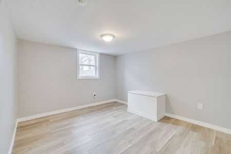 For Lease - 354 Jean Talon Street, Vanier and Kingsview Park, Ontario - Photo 2