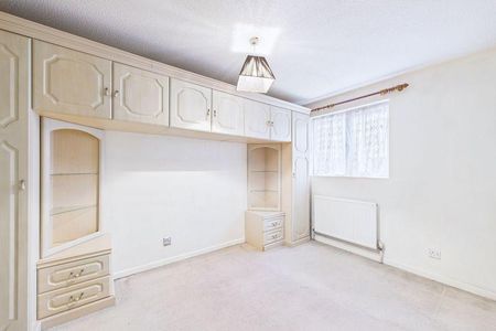 3 bedroom end of terrace house to rent - Photo 4