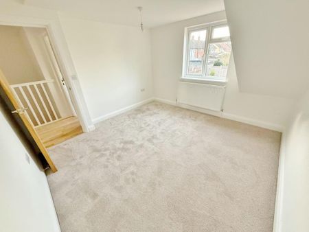 4 bedroom semi-detached house to rent - Photo 3