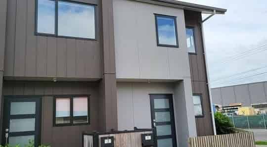 3 Bedroom + 1 Bathrooms Townhouse - Photo 1