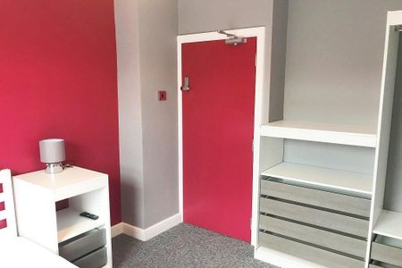 1 bedroom in a house share to rent - Photo 4