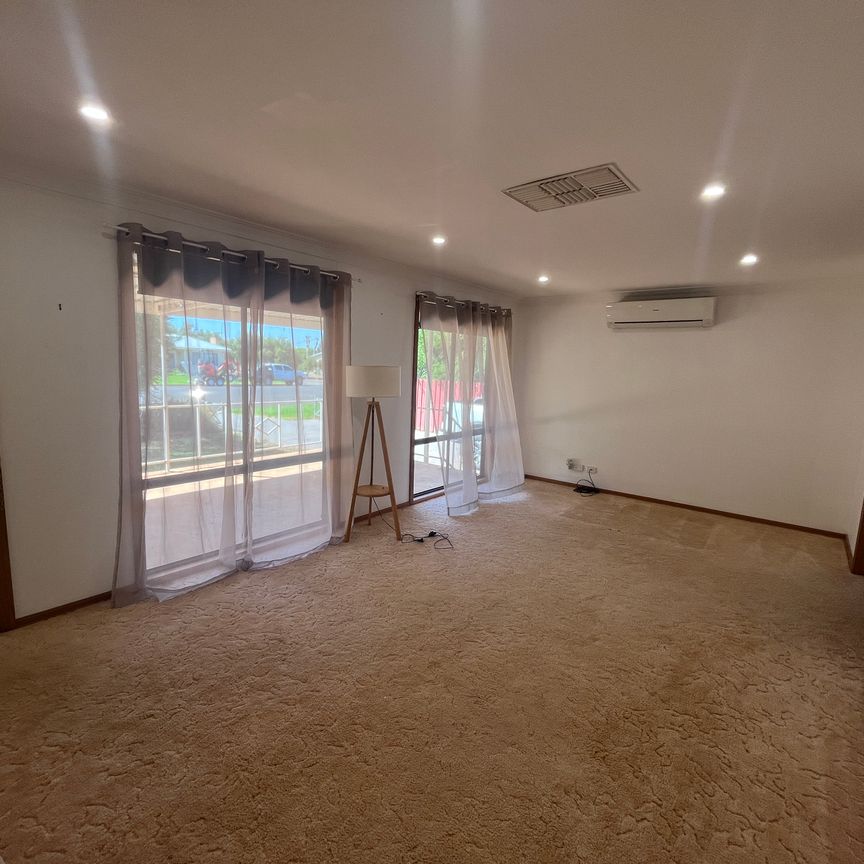Beautifully designed 3-bedroom home nestled in Hillston - Photo 1