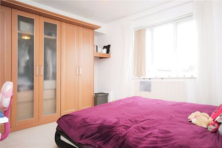 Raymond Crescent, Guildford, Surrey, GU2 7SU - Photo 3