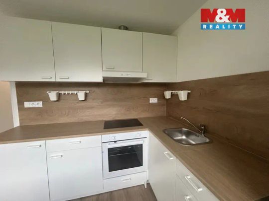 Pronájem bytu 2+1 v Ústí nad Labem, ul. SNP - Photo 1