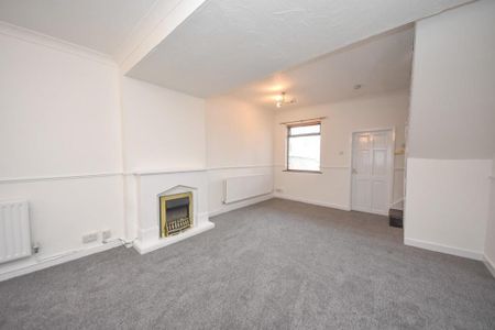2 bedroom terraced house to rent - Photo 2