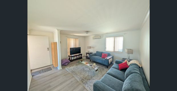 FULLY FURNISHED DELIGHT - IDEAL FOR FIFO! - Photo 1