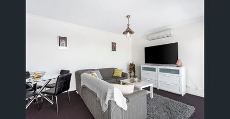 Quiet Neighbourhood Gem - Photo 2