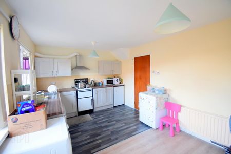 19 Ravenhill Court, BT68FS, Belfast - Photo 2