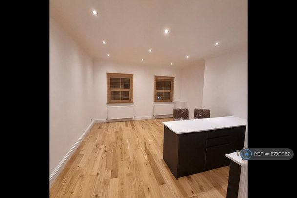 3 bedroom maisonette to rent - Photo 1