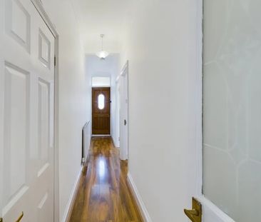 Room in a Shared Flat, Penwith Road, SW18 - Photo 3