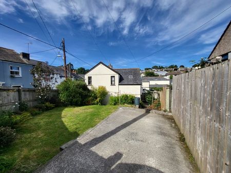 TRURO LANE, PENRYN - Photo 2