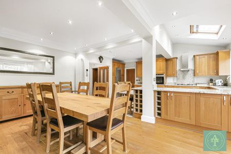 5 bedroom semi-detached house to rent - Photo 4