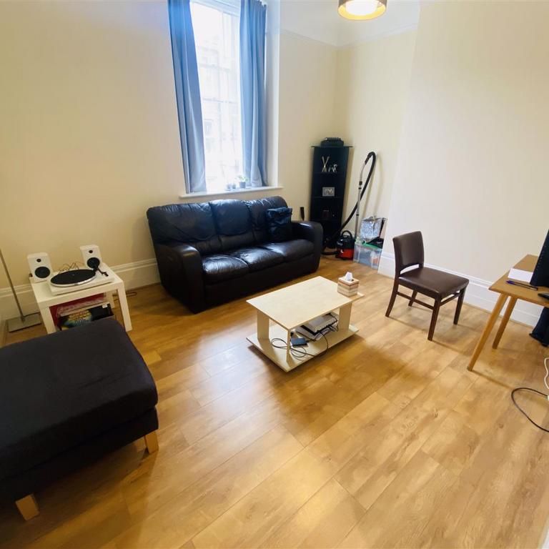 2 bedroom flat to rent - Photo 1