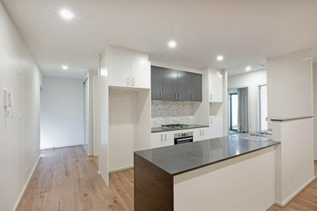 Executive living in an ideal location - Photo 3