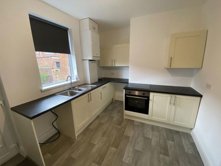 3 bedroom terraced house to rent - Photo 2