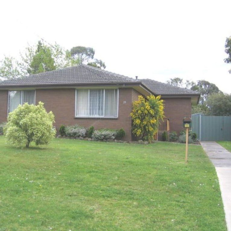 Well-Maintained Family Home Located in a Central Location. - Photo 2