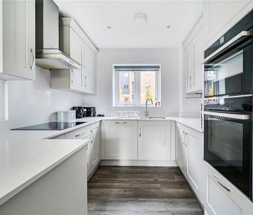 4 bedroom semi-detached house to rent - Photo 2