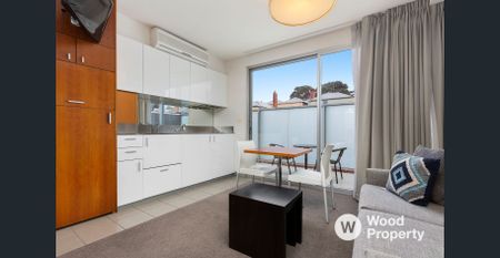 Stylish Furnished Studio with Balcony in the Heart of St Kilda - Photo 4