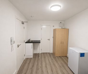 Studio Flat, Bannister Close, UB6 - Photo 3