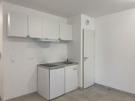 Location Appartement 1 pièce 38m² BEZANNES 51430 - Photo 2