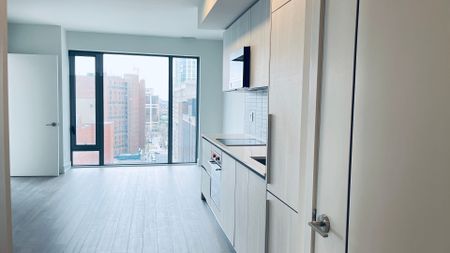 For Lease - 8 Cumberland Street Unit# 1108, Toronto, Ontario - Photo 4