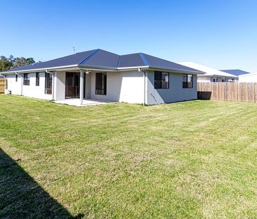 BEAUTIFUL BRAND NEW HOME - WALK TO THE BEACH! - Photo 6