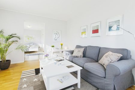 Två rum med köksdel och uteplats - Photo 2