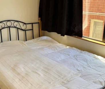 Boarding House Room - Photo 3
