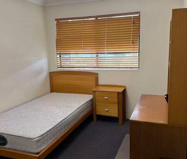 2 Bedroom 1 Bathroom Fully Furnished Apartment bills included– Clos... - Photo 3