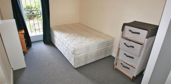 4 bedroom terraced house to rent - Photo 2